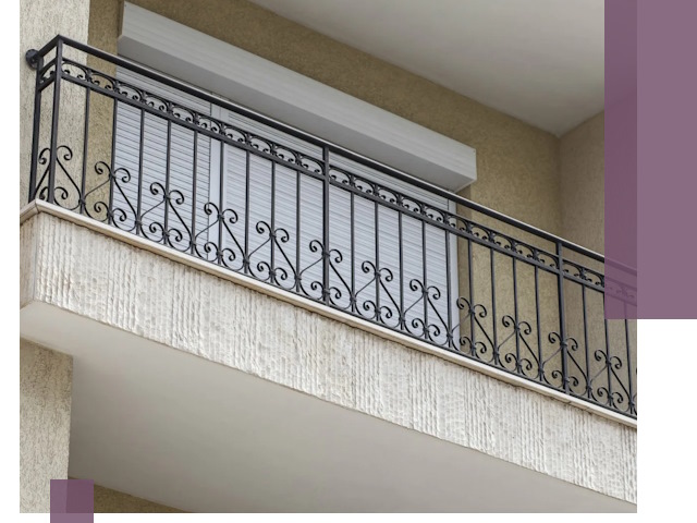 Балконные ограждения из металла и стекла в Клине для домов