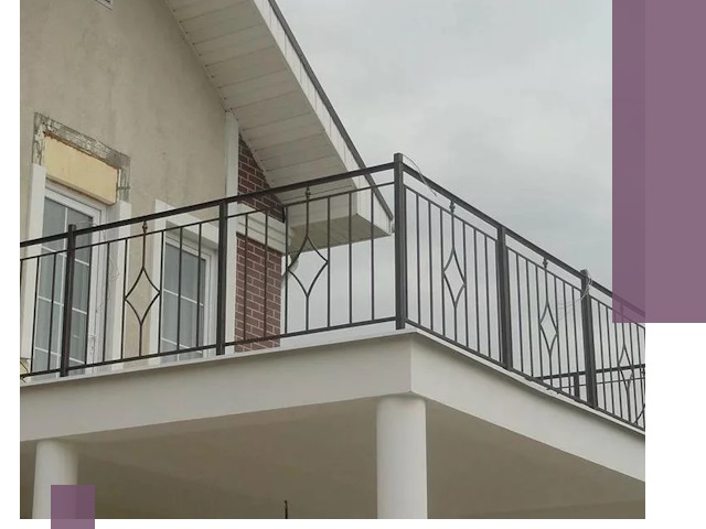 Изготовление балконных ограждений в Клине из металла и стекла