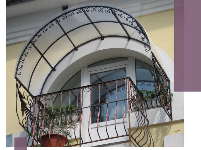 Козырьки над балконом в Клине — изготовление и монтаж